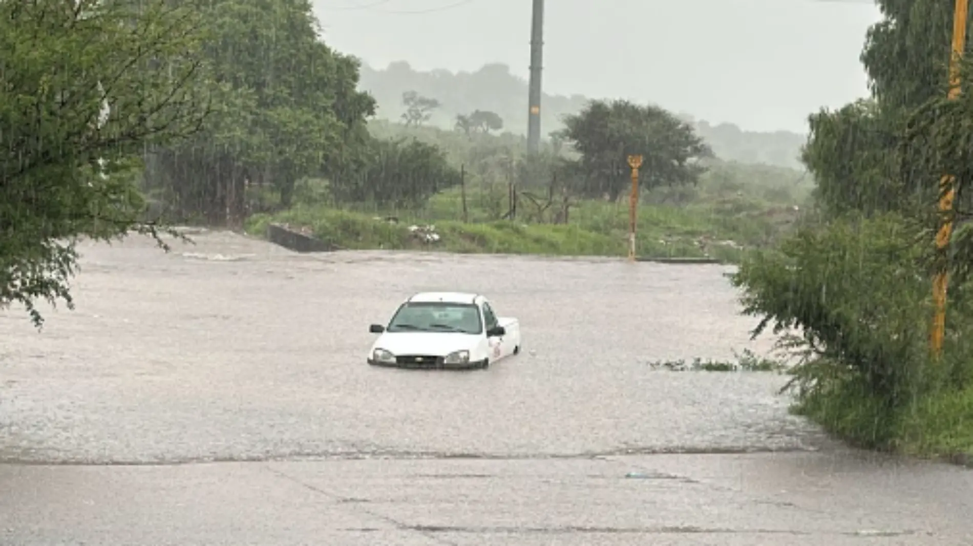 Coche varado-Inundaciones-Lluvia